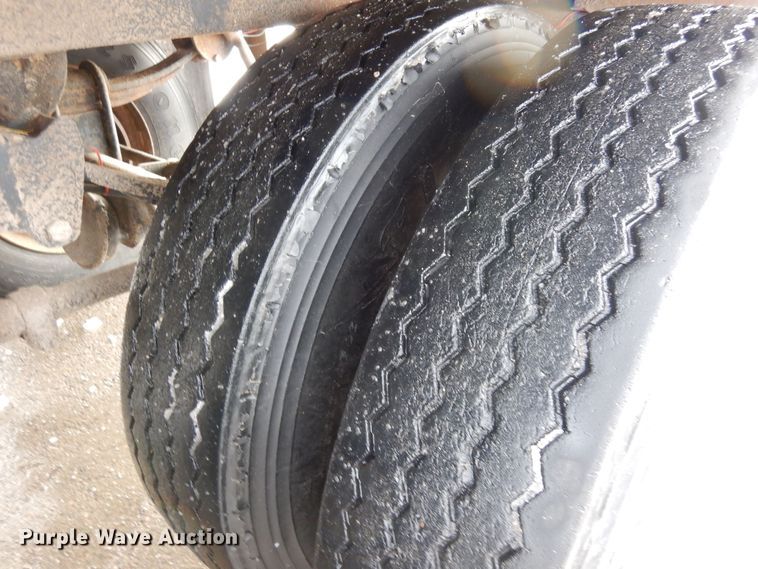 image for item DF8330 1972 Timpte TT103WTH  grain trailer