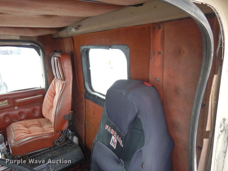 image for item DF8331 1982 International F-4370  semi truck