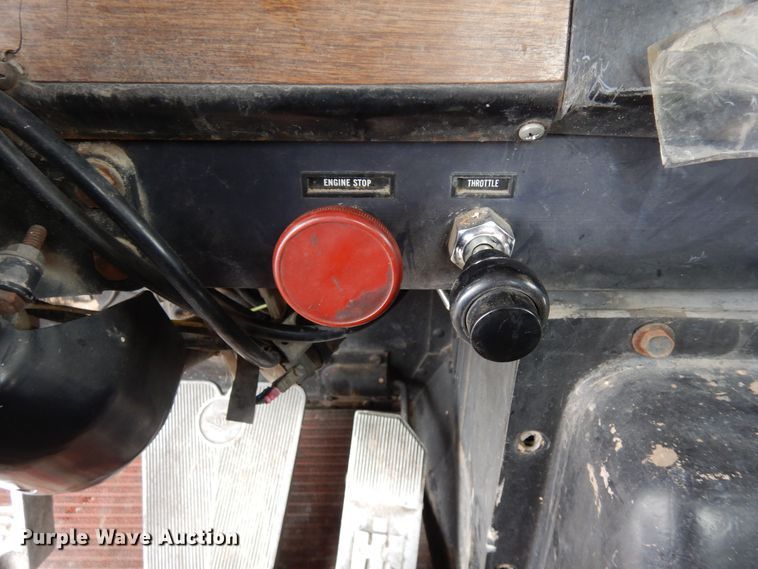 image for item DF8331 1982 International F-4370  semi truck