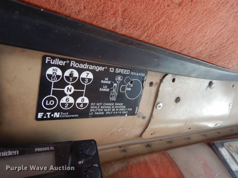 image for item DF8331 1982 International F-4370  semi truck