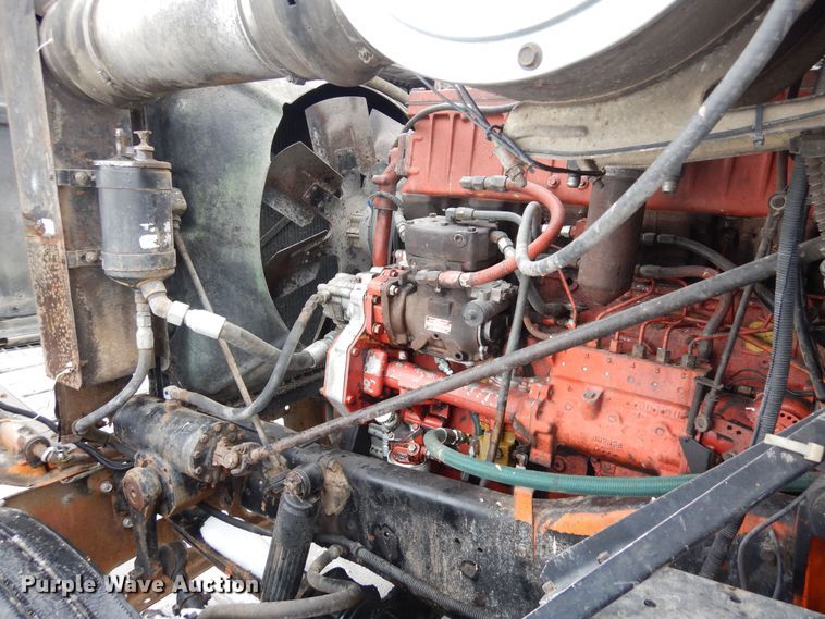 image for item DF8331 1982 International F-4370  semi truck