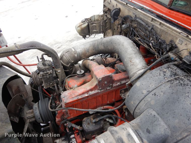 image for item DF8331 1982 International F-4370  semi truck