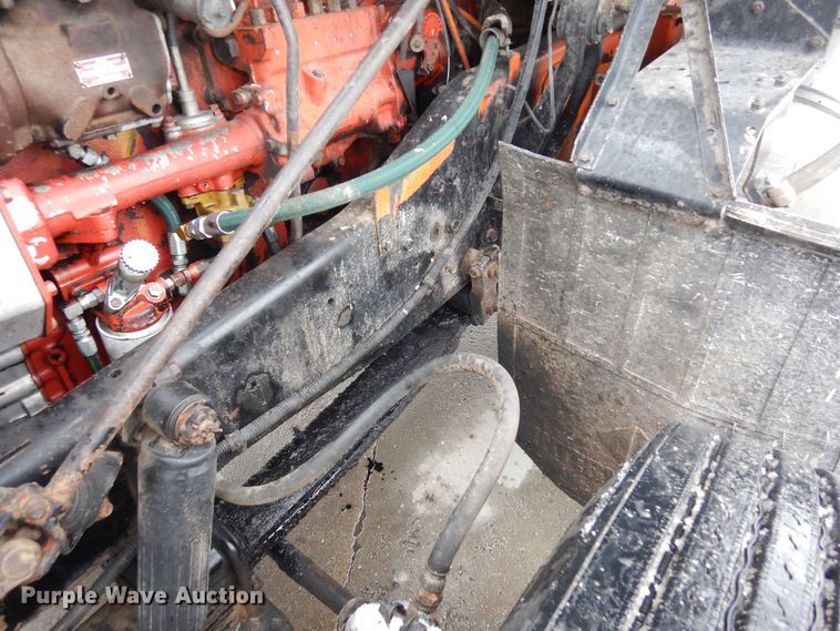 image for item DF8331 1982 International F-4370  semi truck