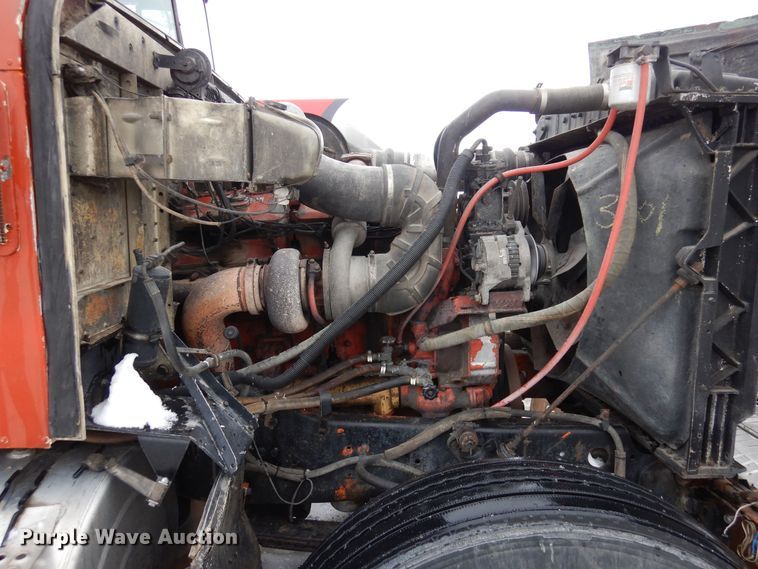 image for item DF8331 1982 International F-4370  semi truck