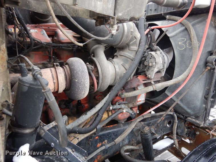 image for item DF8331 1982 International F-4370  semi truck