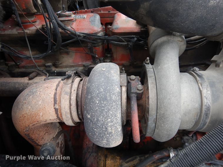 image for item DF8331 1982 International F-4370  semi truck