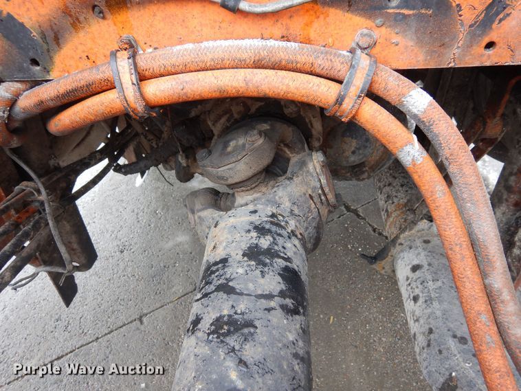 image for item DF8331 1982 International F-4370  semi truck