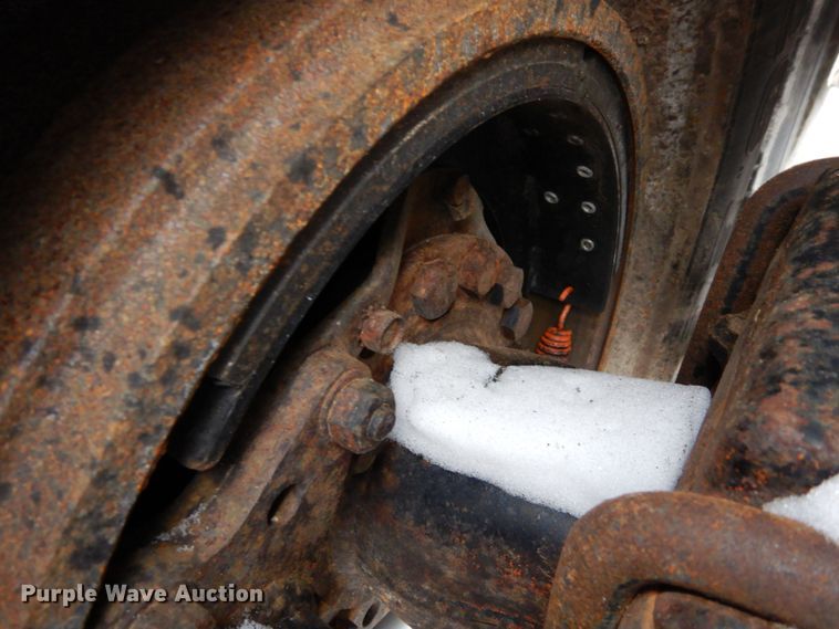 image for item DF8331 1982 International F-4370  semi truck