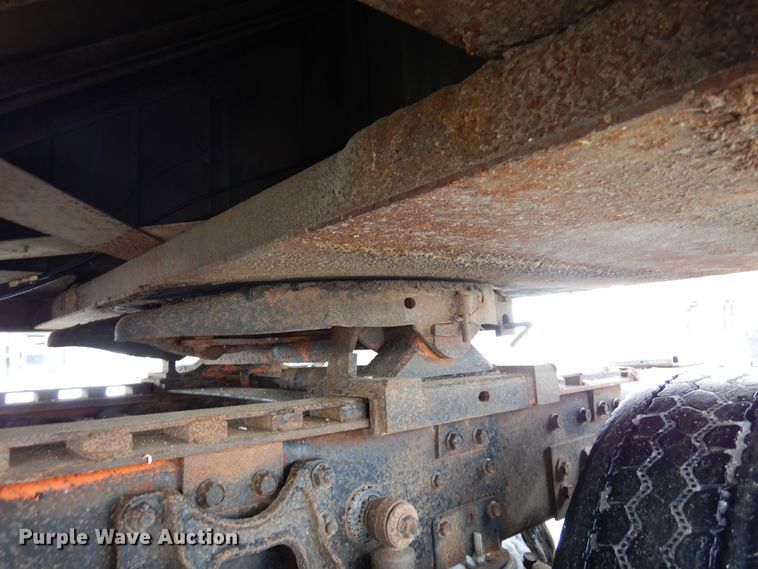 image for item DF8331 1982 International F-4370  semi truck