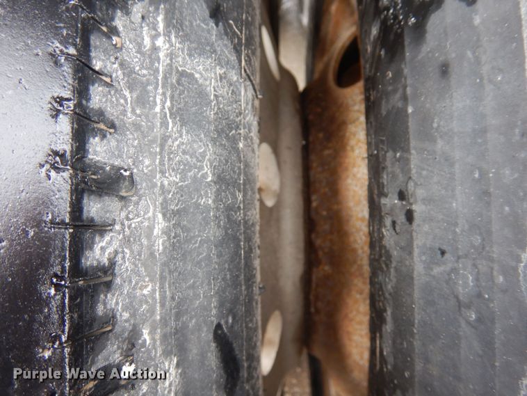 image for item DF8331 1982 International F-4370  semi truck