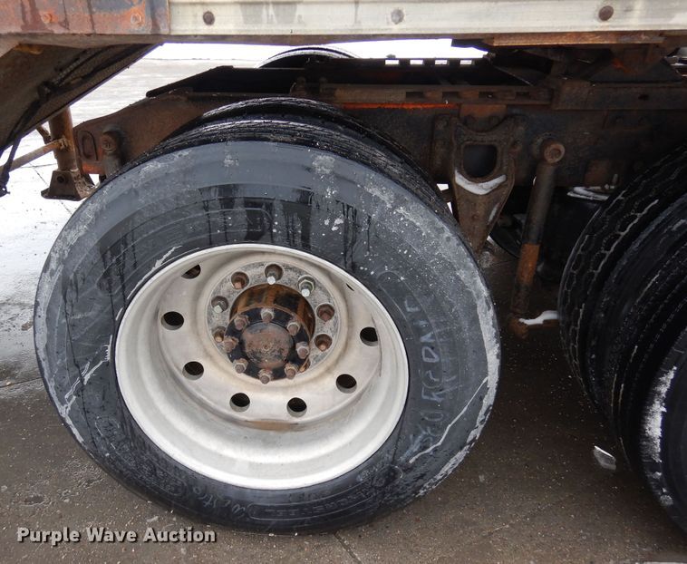 image for item DF8331 1982 International F-4370  semi truck