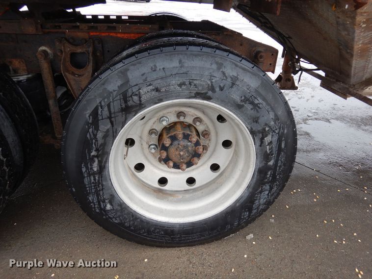 image for item DF8331 1982 International F-4370  semi truck