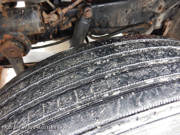 image for item DF8331 1982 International F-4370  semi truck