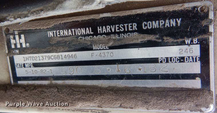 image for item DF8331 1982 International F-4370  semi truck