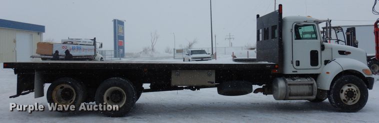 image for item DF8332 2006 Peterbilt 335  flatbed truck