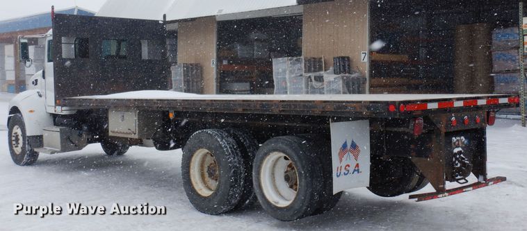 image for item DF8332 2006 Peterbilt 335  flatbed truck