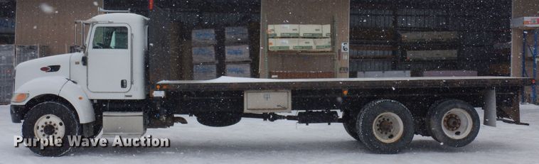 image for item DF8332 2006 Peterbilt 335  flatbed truck
