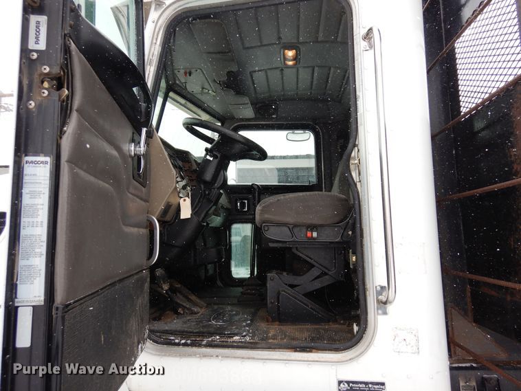 image for item DF8332 2006 Peterbilt 335  flatbed truck