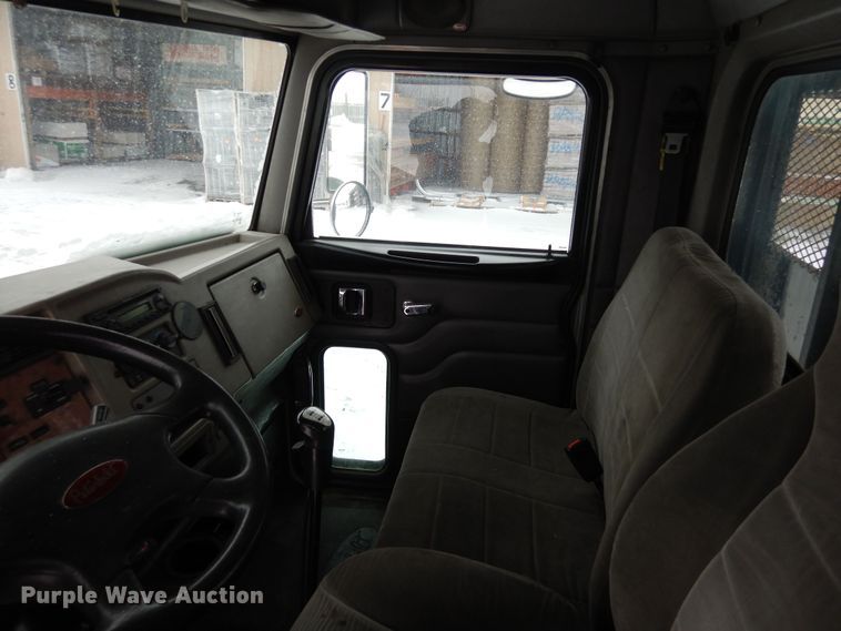 image for item DF8332 2006 Peterbilt 335  flatbed truck