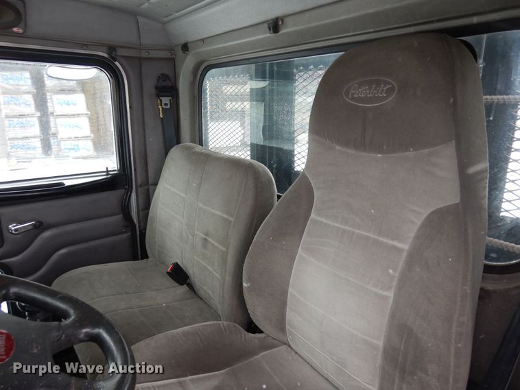 image for item DF8332 2006 Peterbilt 335  flatbed truck