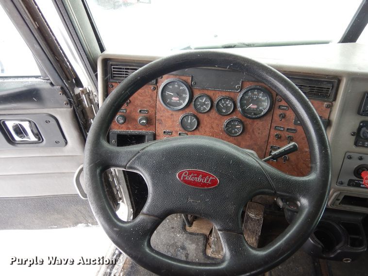 image for item DF8332 2006 Peterbilt 335  flatbed truck