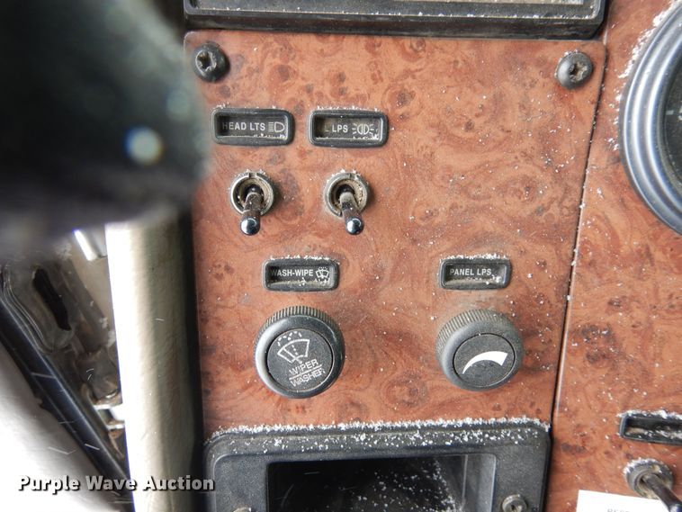 image for item DF8332 2006 Peterbilt 335  flatbed truck