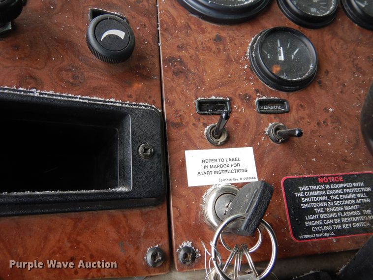 image for item DF8332 2006 Peterbilt 335  flatbed truck