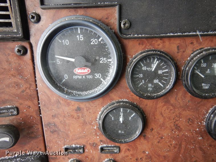 image for item DF8332 2006 Peterbilt 335  flatbed truck