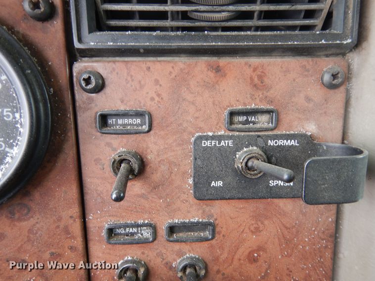 image for item DF8332 2006 Peterbilt 335  flatbed truck