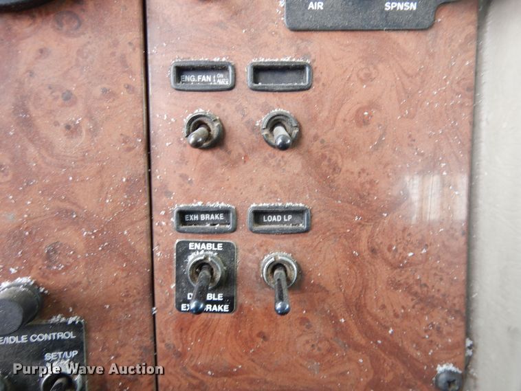 image for item DF8332 2006 Peterbilt 335  flatbed truck