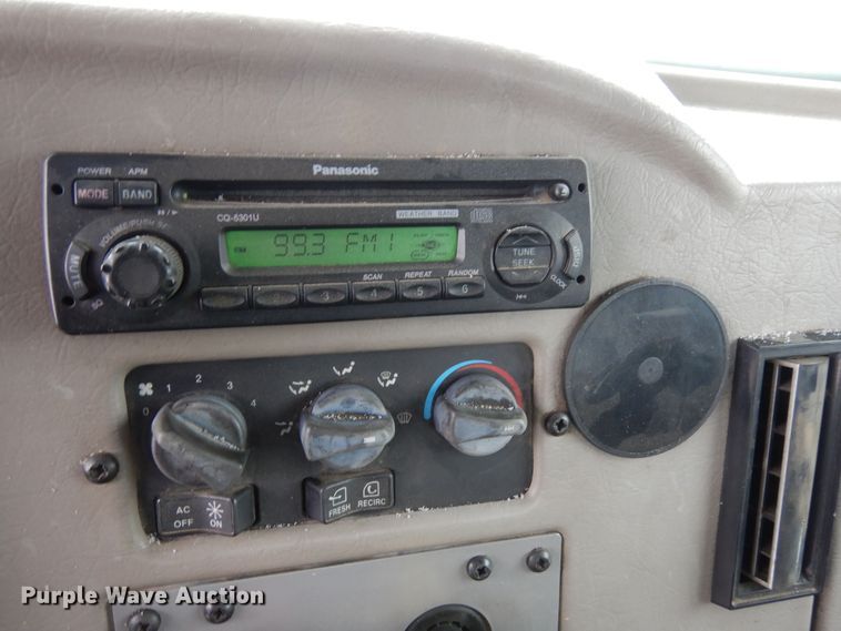 image for item DF8332 2006 Peterbilt 335  flatbed truck