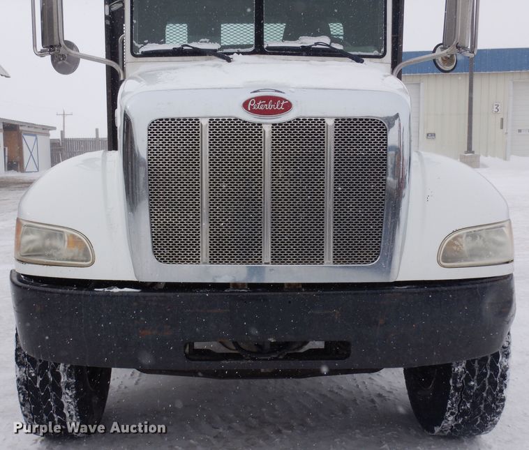 image for item DF8332 2006 Peterbilt 335  flatbed truck