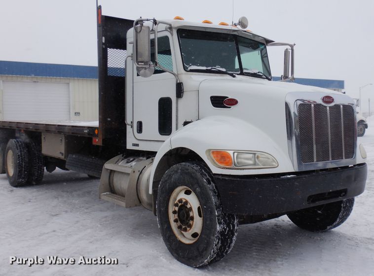 image for item DF8332 2006 Peterbilt 335  flatbed truck
