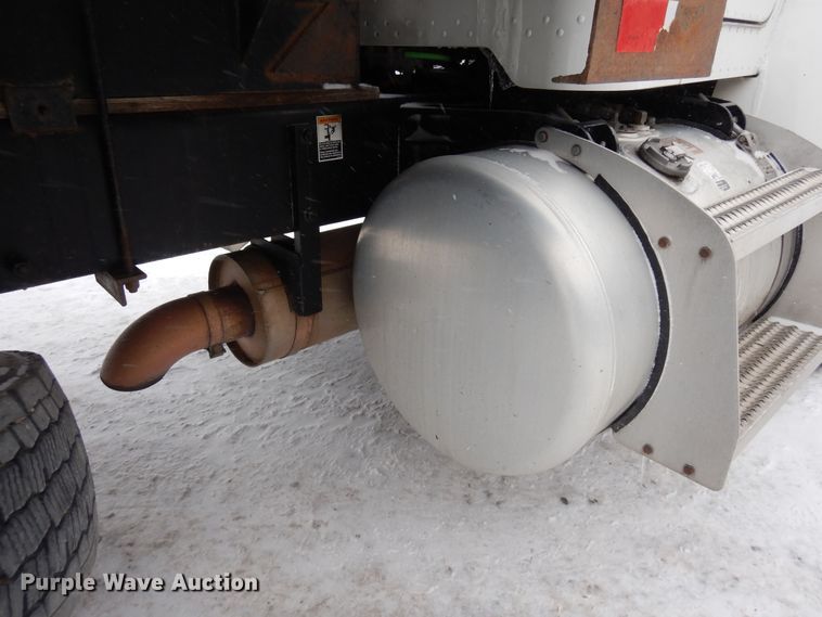 image for item DF8332 2006 Peterbilt 335  flatbed truck