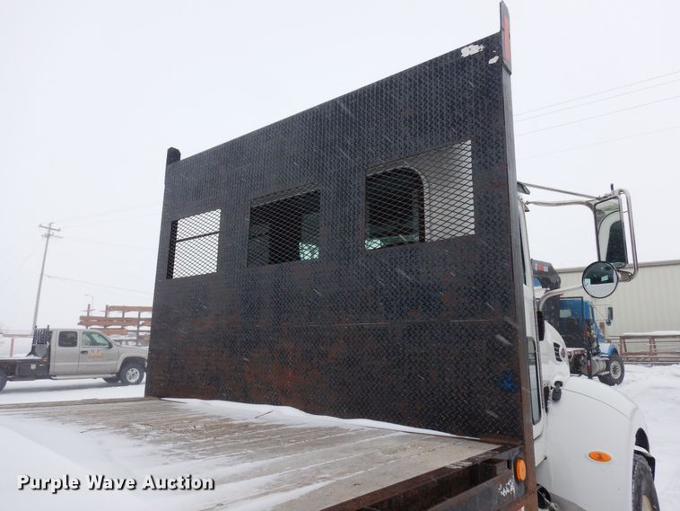 image for item DF8332 2006 Peterbilt 335  flatbed truck