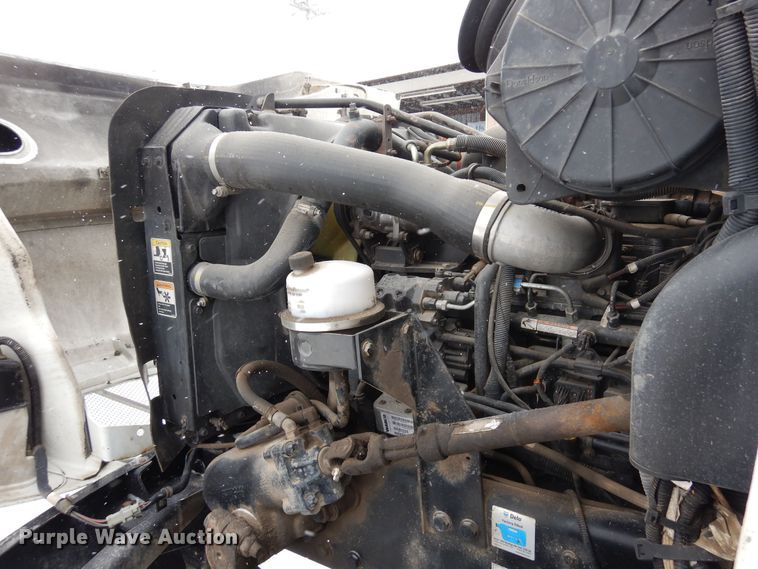 image for item DF8332 2006 Peterbilt 335  flatbed truck