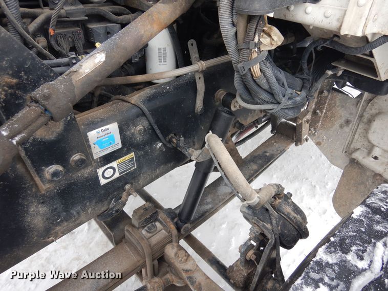 image for item DF8332 2006 Peterbilt 335  flatbed truck