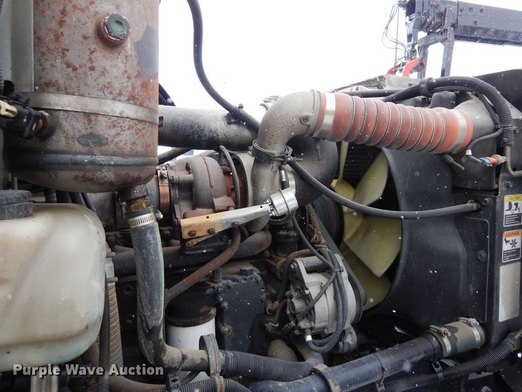 image for item DF8332 2006 Peterbilt 335  flatbed truck