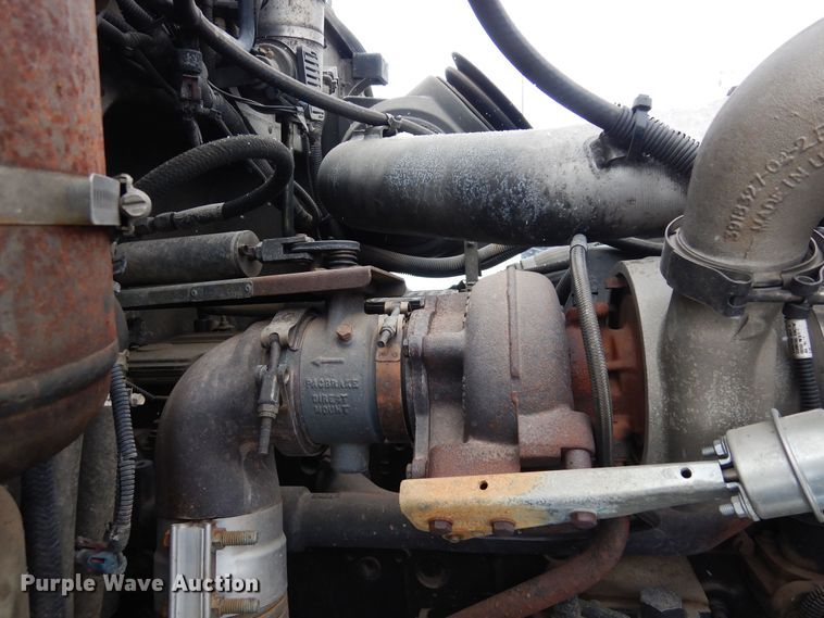 image for item DF8332 2006 Peterbilt 335  flatbed truck