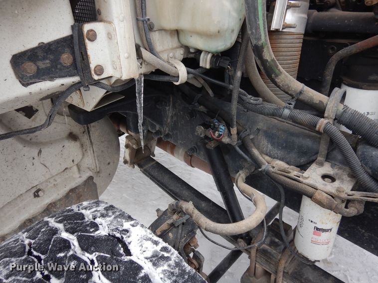 image for item DF8332 2006 Peterbilt 335  flatbed truck