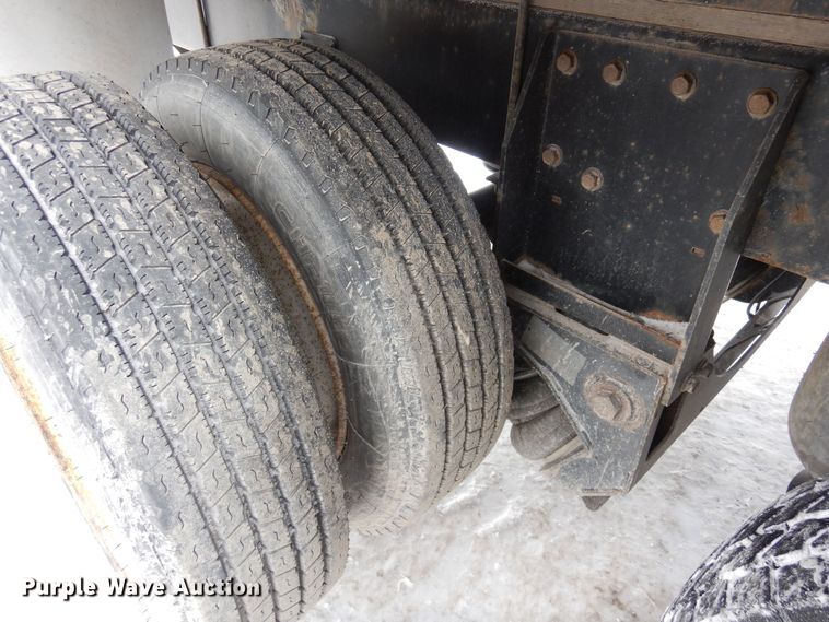 image for item DF8332 2006 Peterbilt 335  flatbed truck