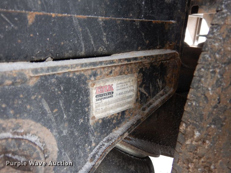 image for item DF8332 2006 Peterbilt 335  flatbed truck