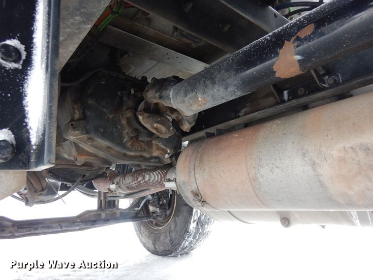 image for item DF8332 2006 Peterbilt 335  flatbed truck