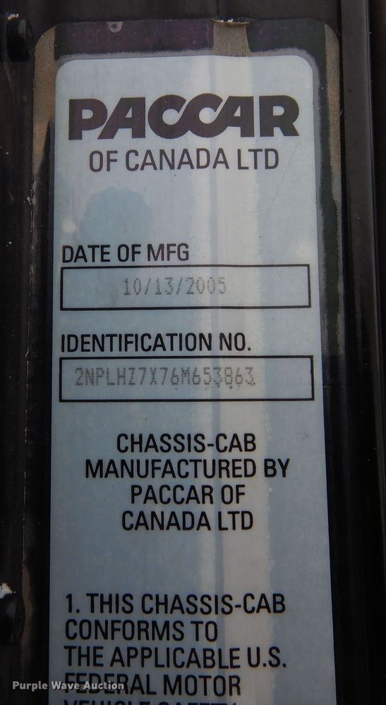 image for item DF8332 2006 Peterbilt 335  flatbed truck