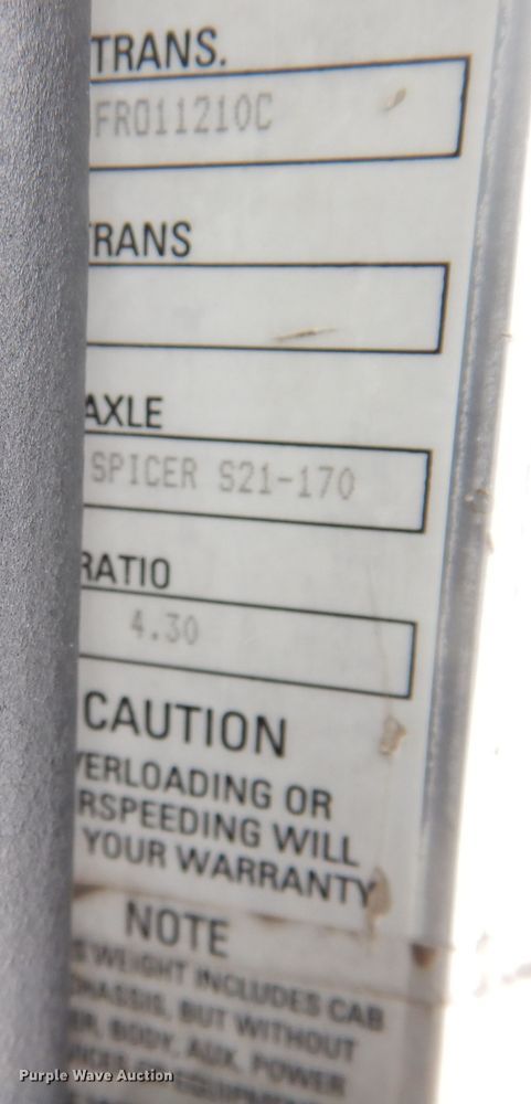 image for item DF8332 2006 Peterbilt 335  flatbed truck