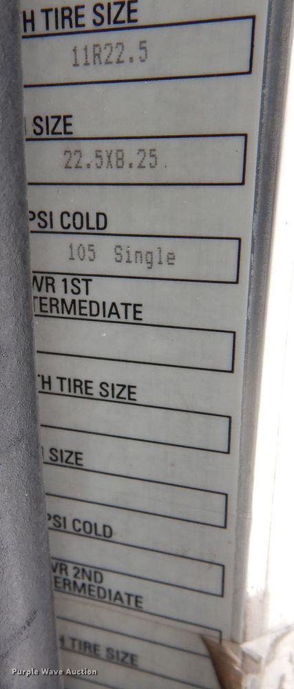 image for item DF8332 2006 Peterbilt 335  flatbed truck