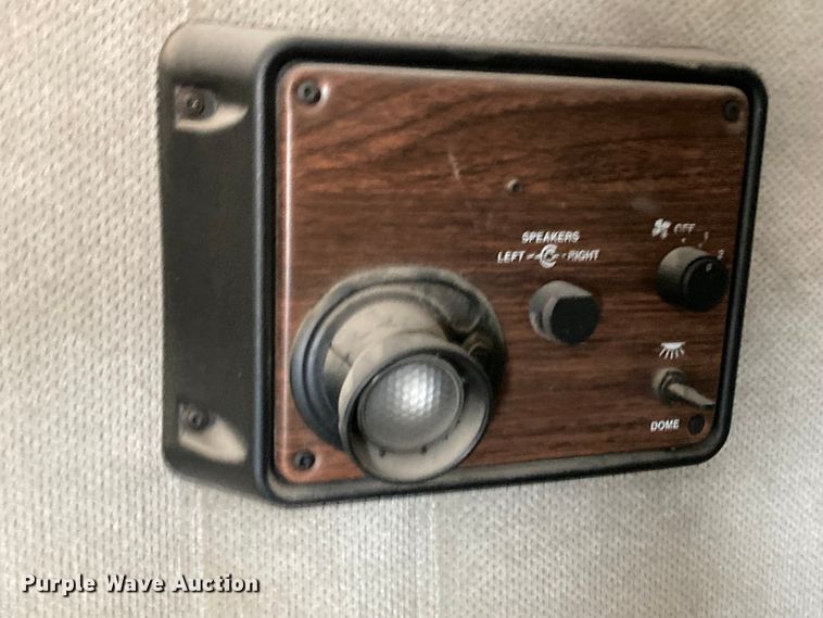 image for item DJ6135 2000 Freightliner FLD  semi truck