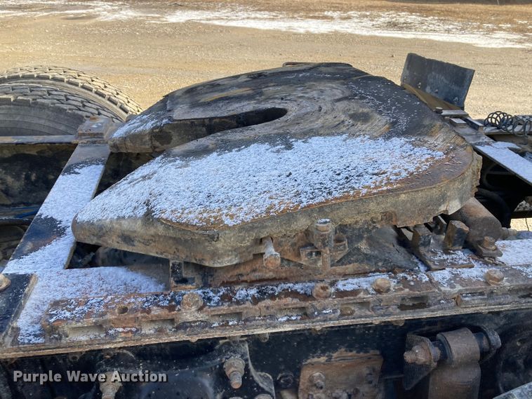 image for item DJ6135 2000 Freightliner FLD  semi truck