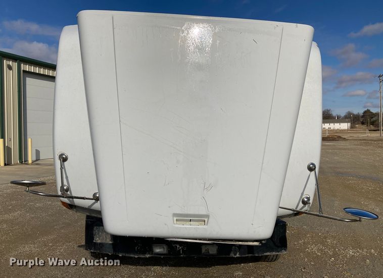 image for item DJ6135 2000 Freightliner FLD  semi truck