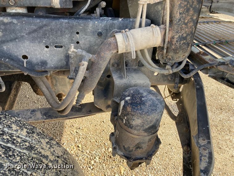 image for item DJ6135 2000 Freightliner FLD  semi truck